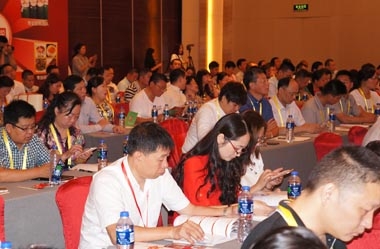 沈陽(yáng)大區(qū)營(yíng)運(yùn)總經(jīng)理張克明在大會(huì)現(xiàn)場(chǎng) 沈陽(yáng)大區(qū)營(yíng)運(yùn)總經(jīng)理張克明在大會(huì)現(xiàn)場(chǎng)