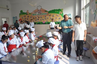 王登峰司長觀看&ldquo;美食小達(dá)人&rdquo;課堂