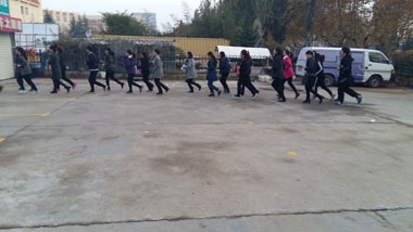 學(xué)員們出早操 學(xué)員們出早操