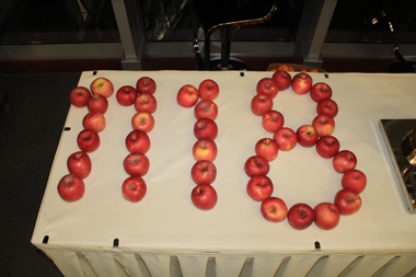 蘋果擺成的&ldquo;1118&rdquo;字樣