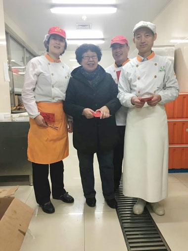 管理中心顧總除夕慰問員工 管理中心顧總除夕慰問員工