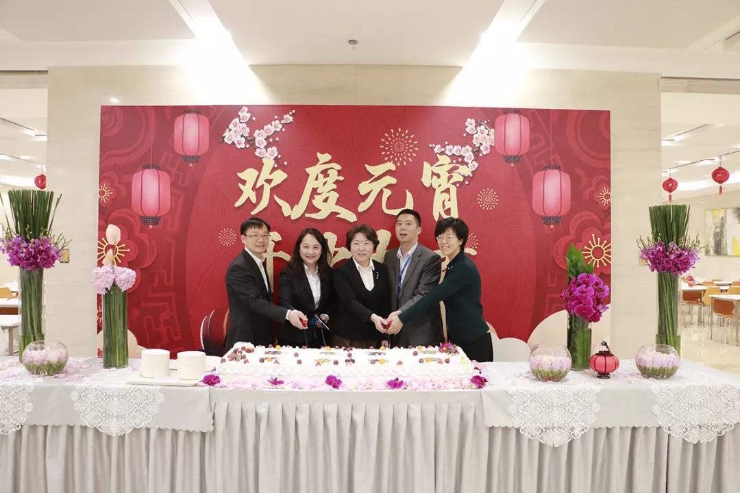 切開業(yè)蛋糕 切開業(yè)蛋糕